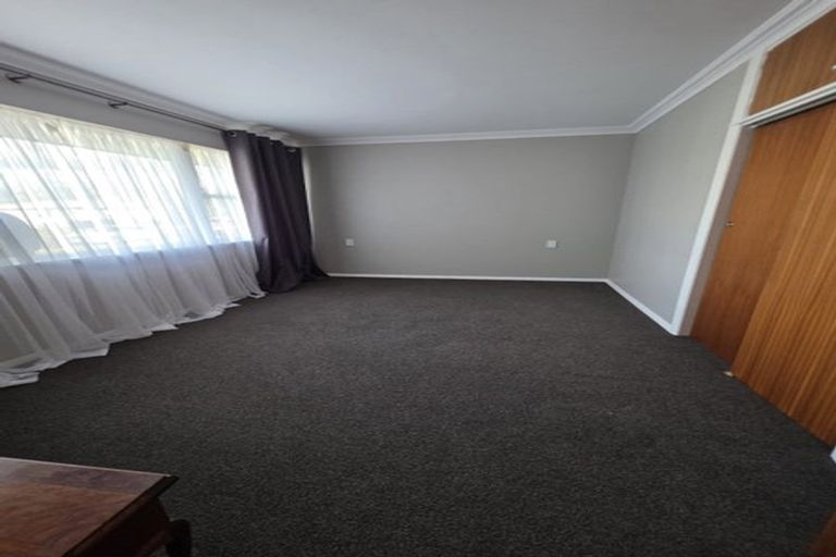 Photo of property in 52 Karaka Crescent, Levin, 5510