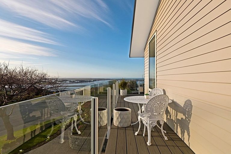 Photo of property in 42 Santa Maria Avenue, Mount Pleasant, Christchurch, 8081