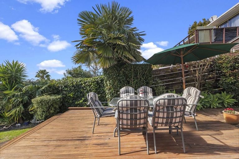 Photo of property in 1/1 Oaktree Avenue, Browns Bay, Auckland, 0630