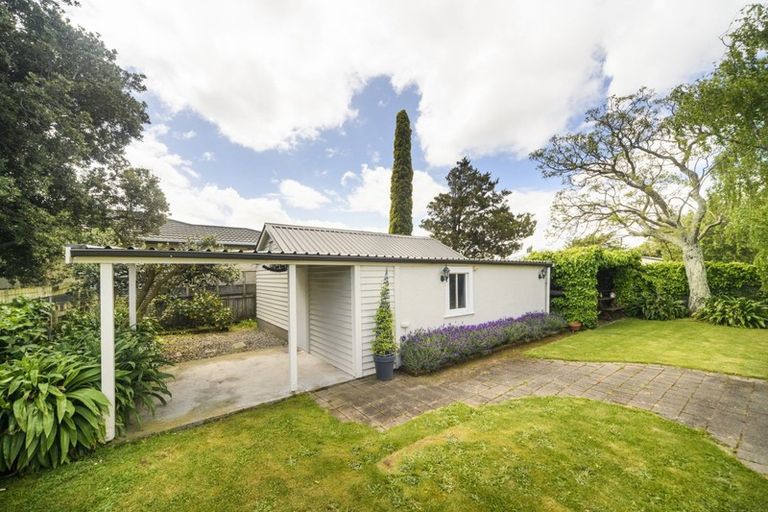 Photo of property in 32 Rangitira Avenue, Palmerston North, 4414