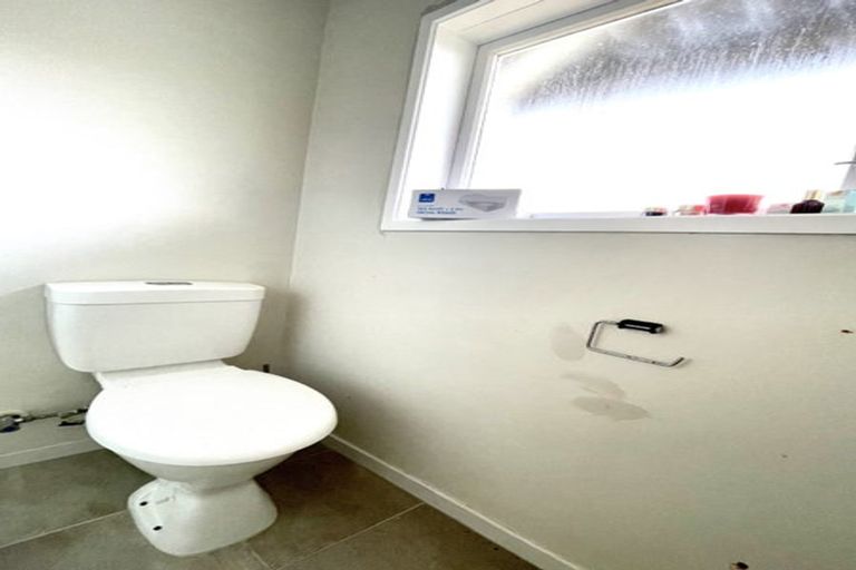 Photo of property in 42 Edgeworth Road, Glenfield, Auckland, 0629