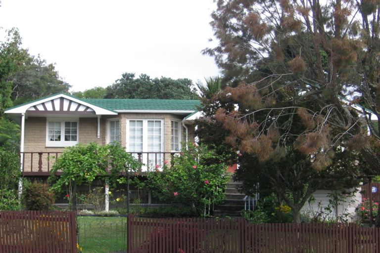 Photo of property in 11 Takapu Street, Henderson, Auckland, 0612