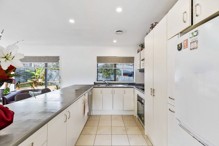 Photo of property in 12 Roy Maloney Drive, Henderson, Auckland, 0612