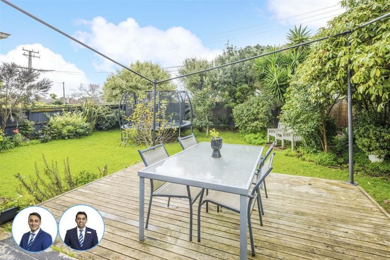 Photo of property in 14 Coronation Road, Mangere Bridge, Auckland, 2022