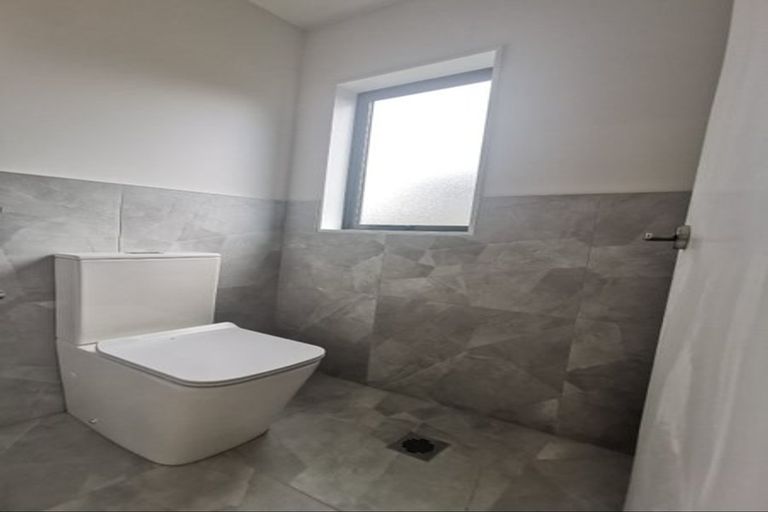 Photo of property in 1/9 Donovan Avenue, Massey, Auckland, 0614