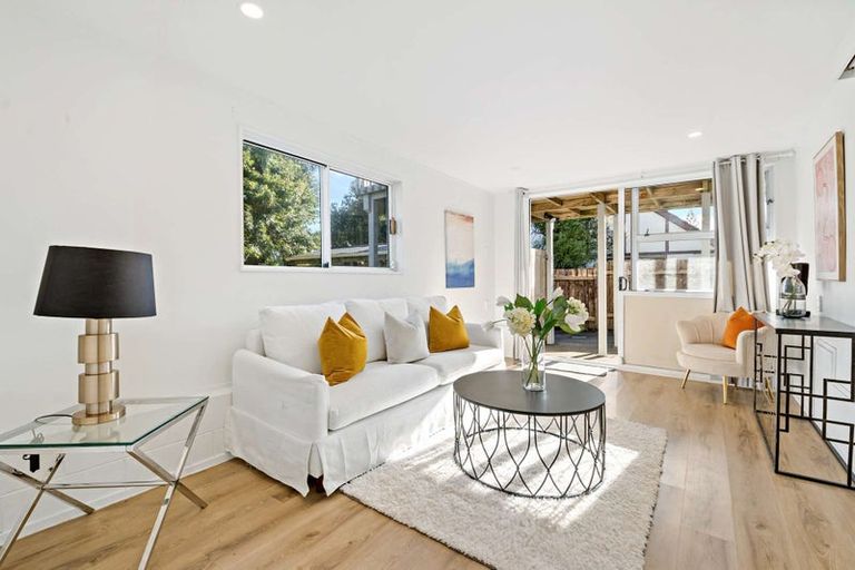 Photo of property in 2/52 Cherry Road, Bucklands Beach, Auckland, 2014