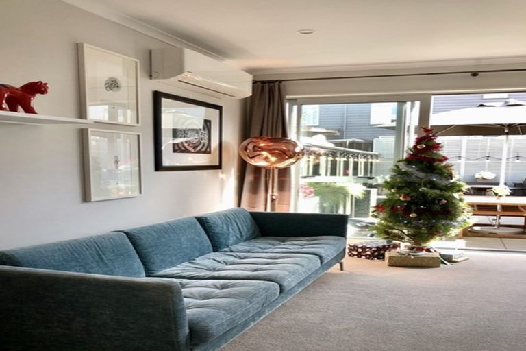 Photo of property in 47 Glidepath Road, Hobsonville, Auckland, 0616