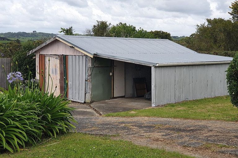 Photo of property in 32 View Street, Maungaturoto, 0520