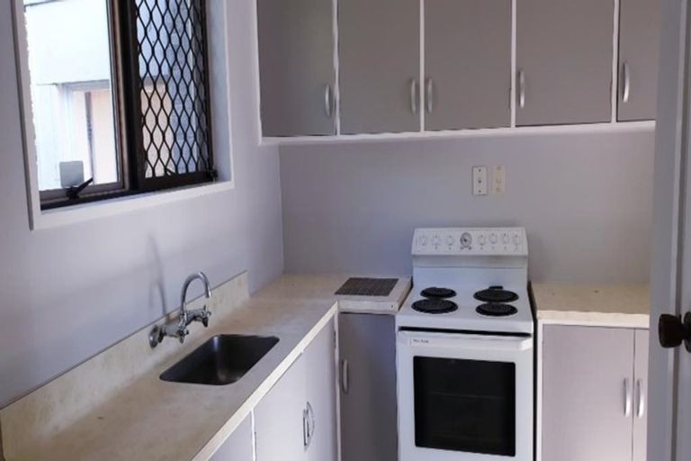 Photo of property in 2/801 Hastings Street North, Hastings, 4122