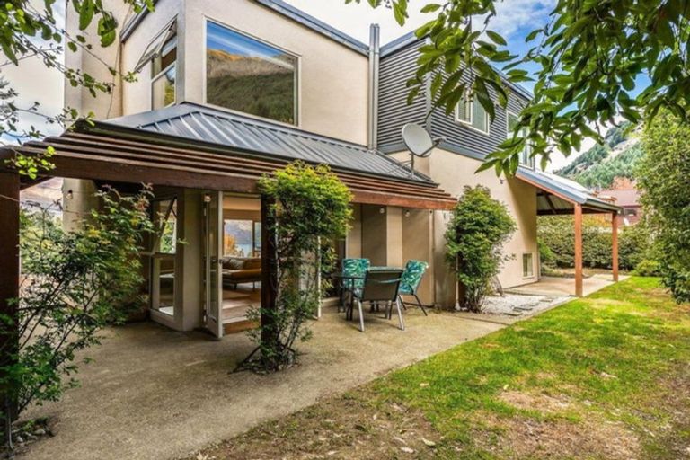 Photo of property in 1 Arawata Terrace, Fernhill, Queenstown, 9300