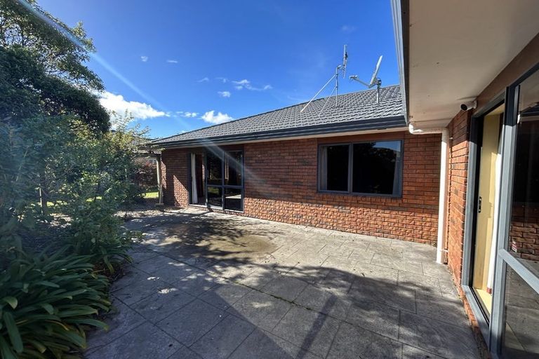 Photo of property in 64 Guildford Drive, Paraparaumu, 5032