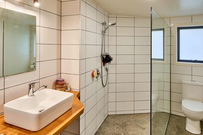 Photo of property in 82 Paremata Road, Paremata, Porirua, 5024