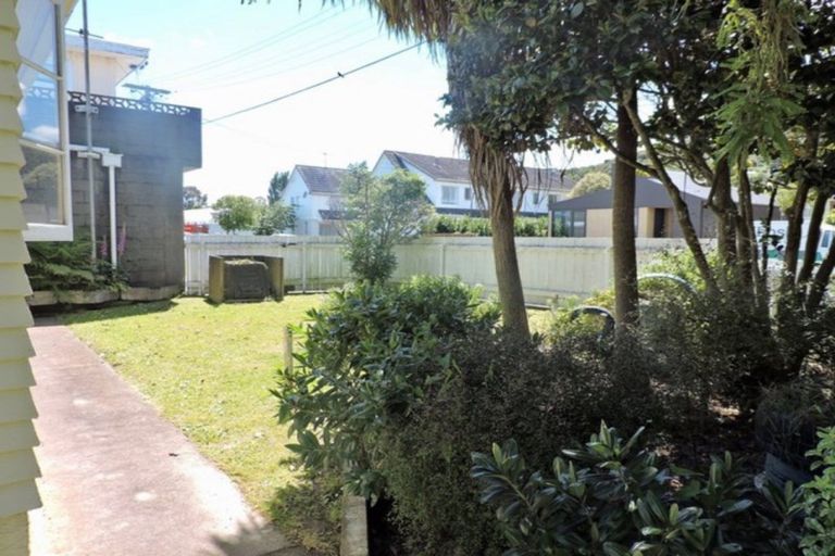Photo of property in 5 Rumgay Street, Fairfield, Lower Hutt, 5011
