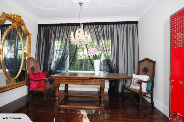 Photo of property in 18 Nikau Street, Eastbourne, Lower Hutt, 5013