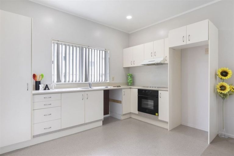 Photo of property in 6 Vitex Lane, Henderson, Auckland, 0612