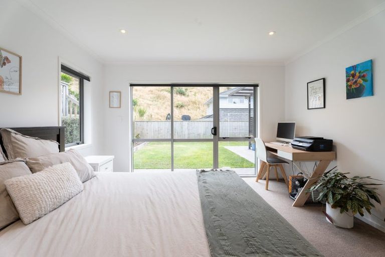 Photo of property in 21 Bickerton Rise, Churton Park, Wellington, 6037
