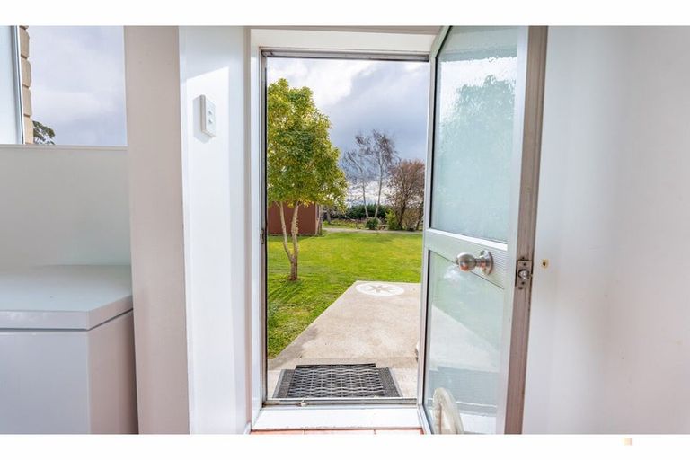 Photo of property in 60 Timaru Road, Waimate, 7924