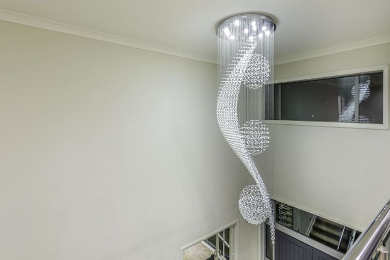 Photo of property in 28 Leburn Crescent, Flat Bush, Auckland, 2016