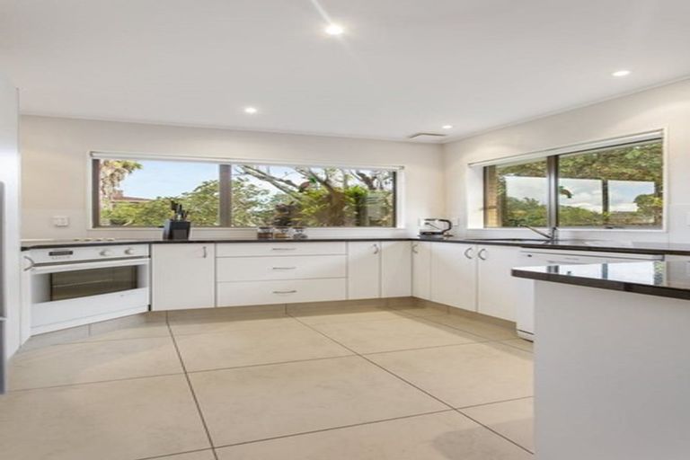 Photo of property in 10 Tanoa Place, Glendene, Auckland, 0602