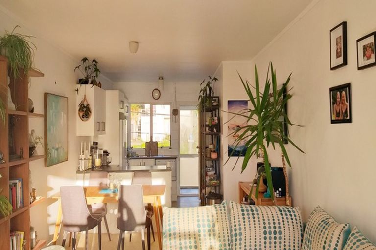 Photo of property in 3/201 Derwent Street, Island Bay, Wellington, 6023