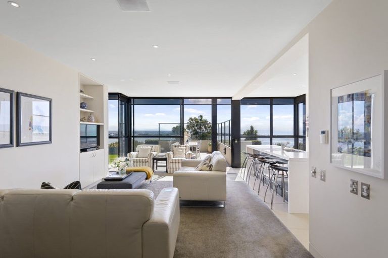 Photo of property in 23a Glendevere Terrace, Redcliffs, Christchurch, 8081