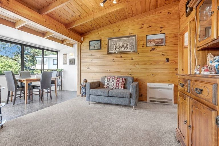 Photo of property in 3 Claret Place, Henderson, Auckland, 0612