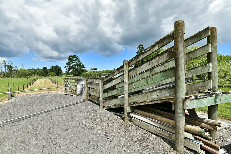Photo of property in 155 Taupaki Road, Taupaki, Henderson, 0782