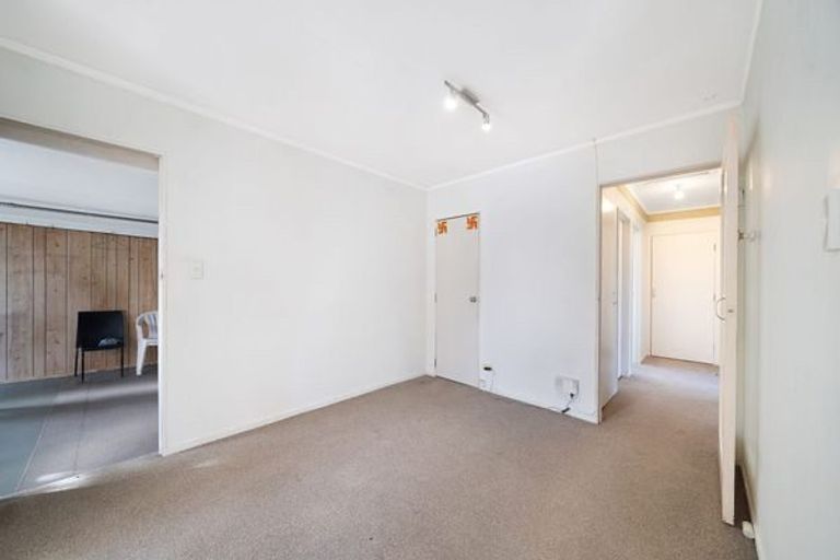 Photo of property in 1/47 Flanshaw Road, Te Atatu South, Auckland, 0610