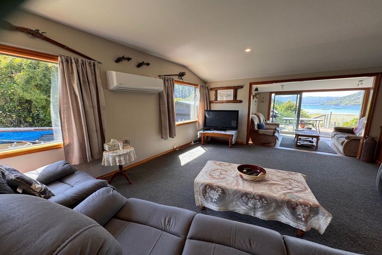 Photo of property in 19 Mccormicks Road, Whatamango Bay, Picton, 7281