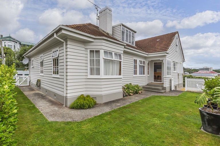 Photo of property in 100 Brougham Street, Mount Victoria, Wellington, 6011