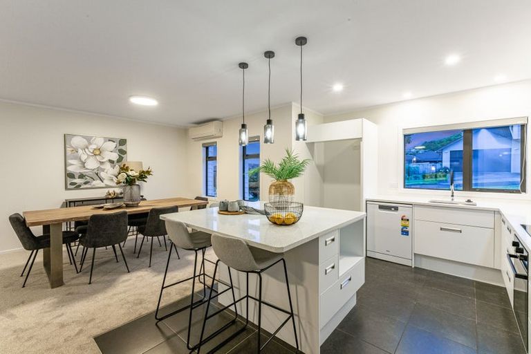 Photo of property in 9 Paparoa Crescent, Aotea, Porirua, 5024