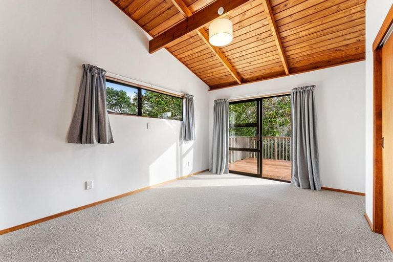 Photo of property in 16 Dobell Road, Stanmore Bay, Whangaparaoa, 0932