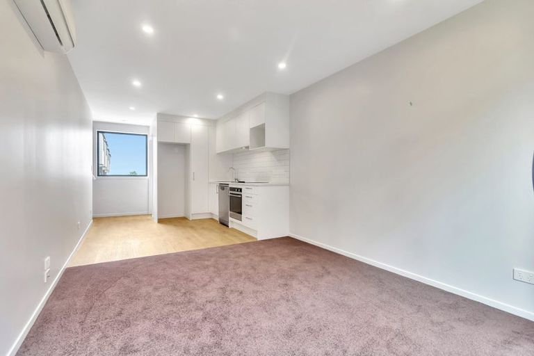 Photo of property in 7/3234 Great North Road, New Lynn, Auckland, 0600