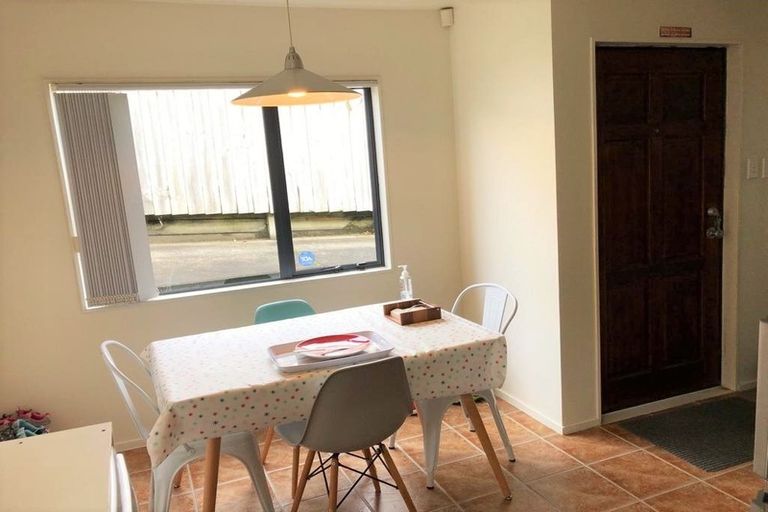 Photo of property in 14a Wattle Street, New Lynn, Auckland, 0600