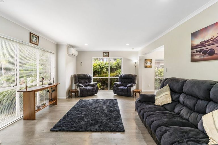 Photo of property in 9 Corfield Way, Burswood, Auckland, 2013