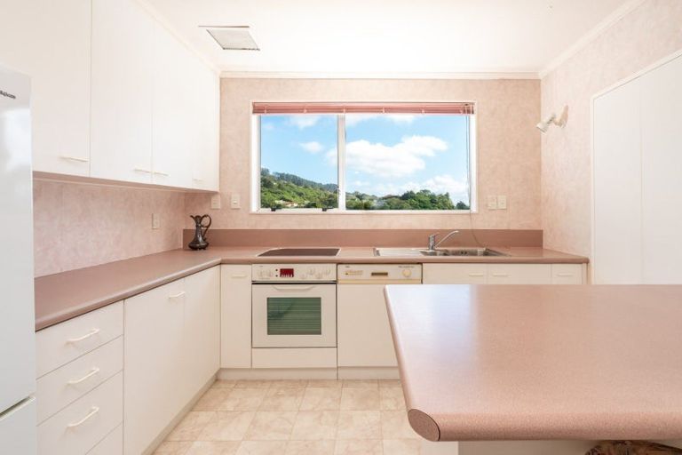 Photo of property in 1 Peterhouse Street, Tawa, Wellington, 5028