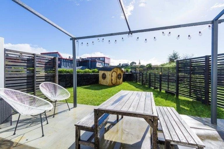 Photo of property in 22 Tanners Road, Mangere Bridge, Auckland, 2022