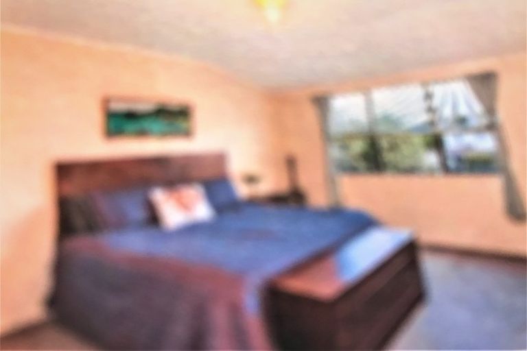 Photo of property in 5 San Bernadino Drive, Henderson, Auckland, 0612