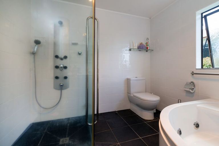 Photo of property in 80 Grand Vue Road, Kawaha Point, Rotorua, 3010