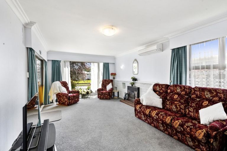 Photo of property in 24 Karaka Crescent, Levin, 5510
