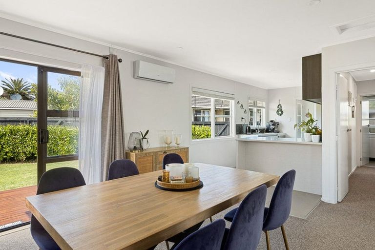 Photo of property in 27 Roby Street, Te Atatu Peninsula, Auckland, 0610