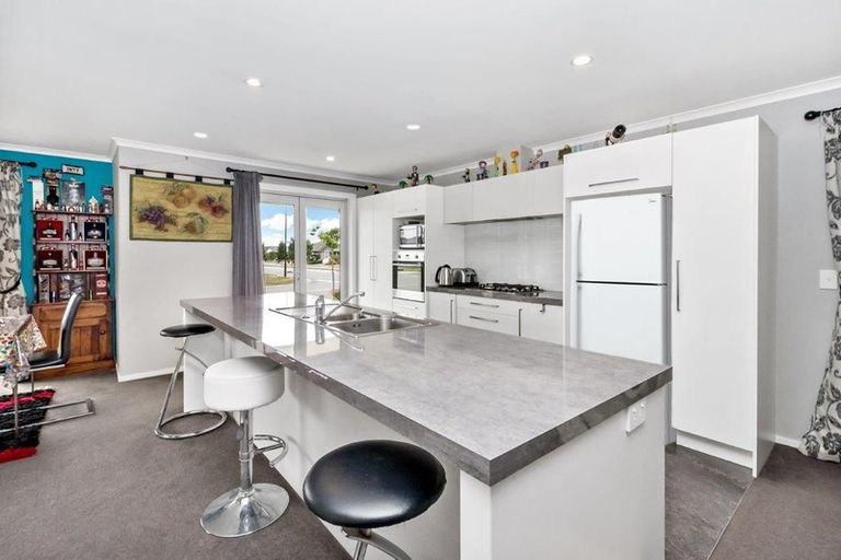Photo of property in 21 Shillingford Boulevard, Rolleston, 7615