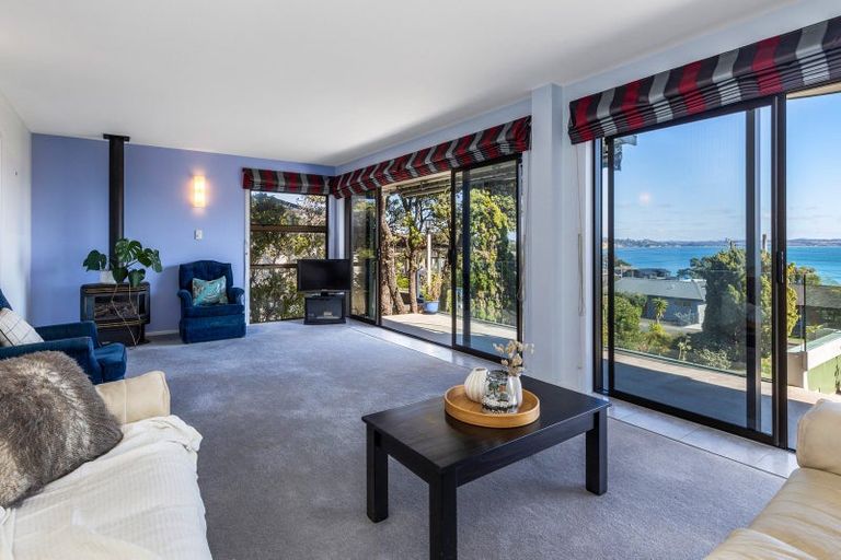 Photo of property in 27 De Luen Avenue, Tindalls Beach, Whangaparaoa, 0930