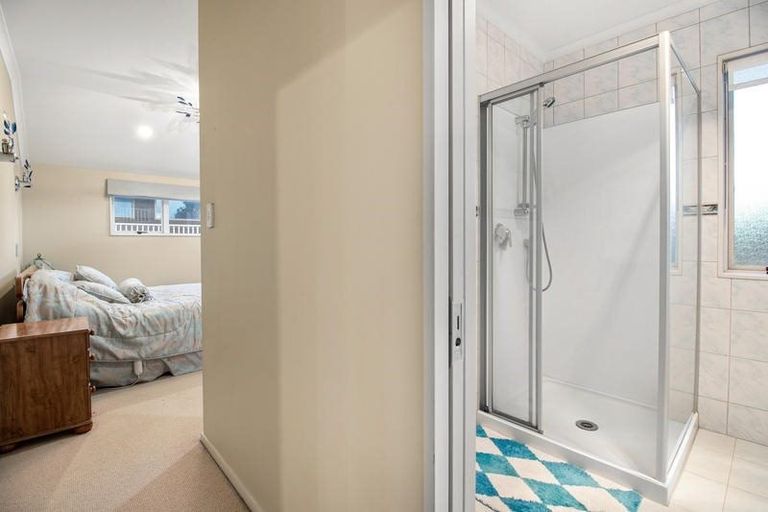 Photo of property in 2a Wattle Street, New Lynn, Auckland, 0600