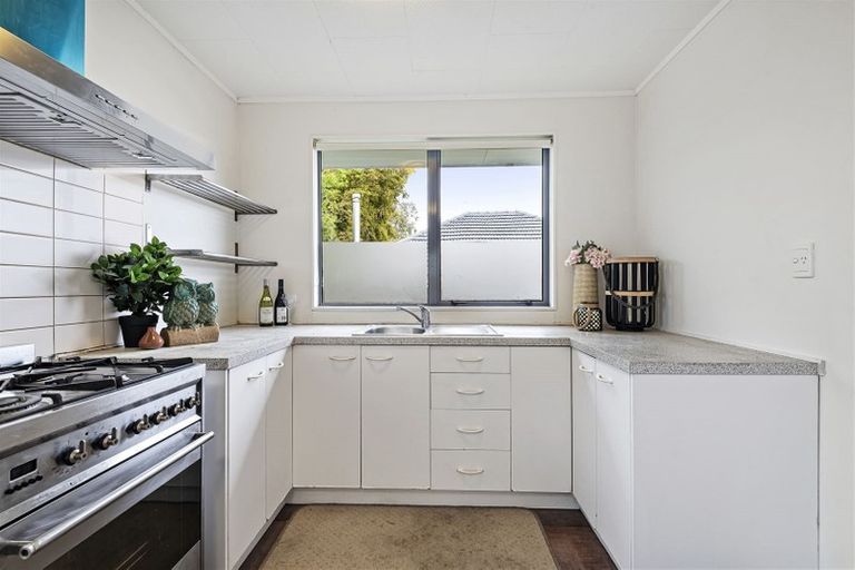 Photo of property in 1 Stephen Avenue, Henderson, Auckland, 0610