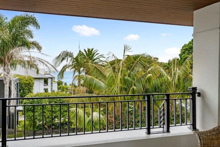 Photo of property in 18a Tiri Road, Milford, Auckland, 0620