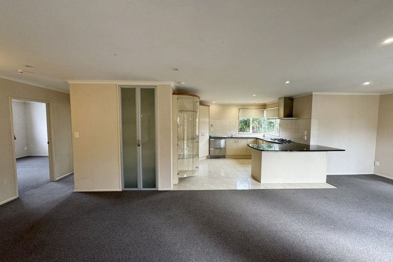 Photo of property in 16 Monash Place, Flat Bush, Auckland, 2016