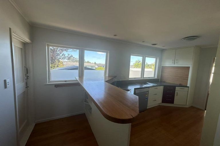 Photo of property in 6 Raines Avenue, Forrest Hill, Auckland, 0620