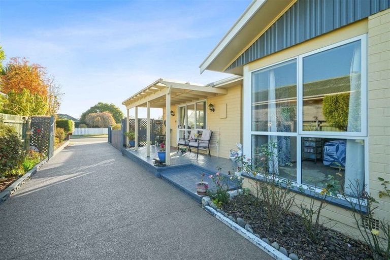Photo of property in 22 Kathleen Crescent, Hornby, Christchurch, 8042