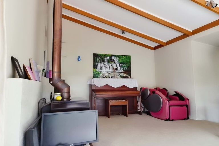 Photo of property in 77 Beechdale Crescent, Pakuranga Heights, Auckland, 2010